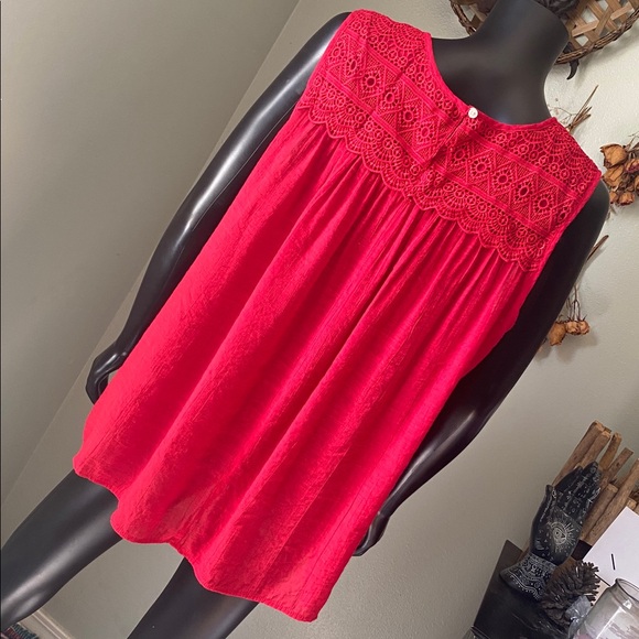 Cato Red Sleeveless Blouse with Lace Detail - Picture 8 of 12